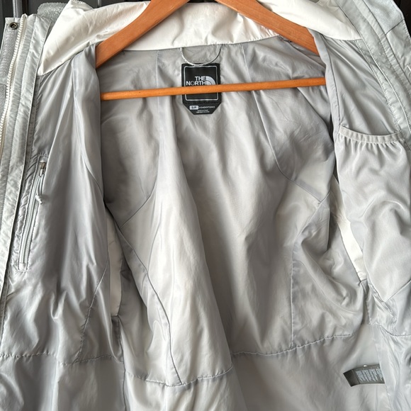The North Face Women’s jacket - Picture 6 of 7